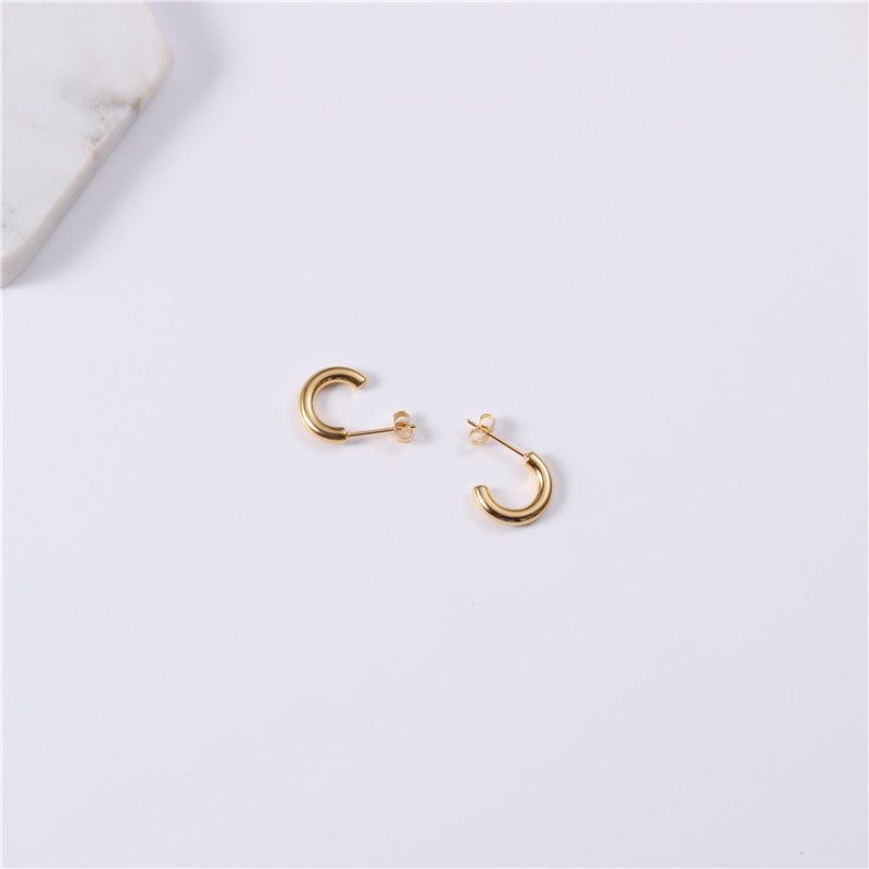 Double c stud earrings