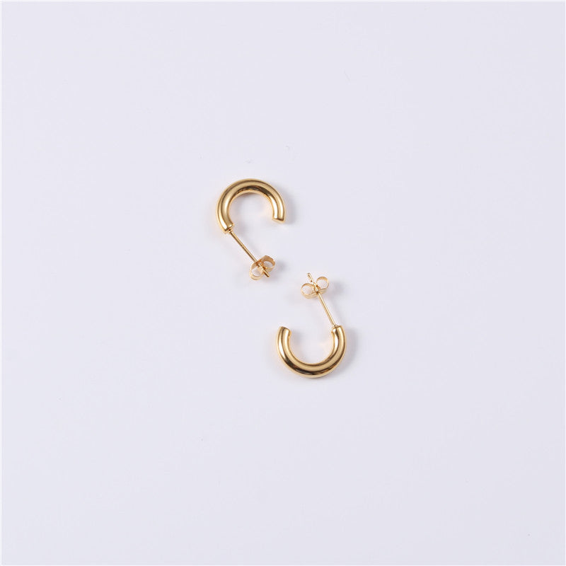 Double c stud earrings